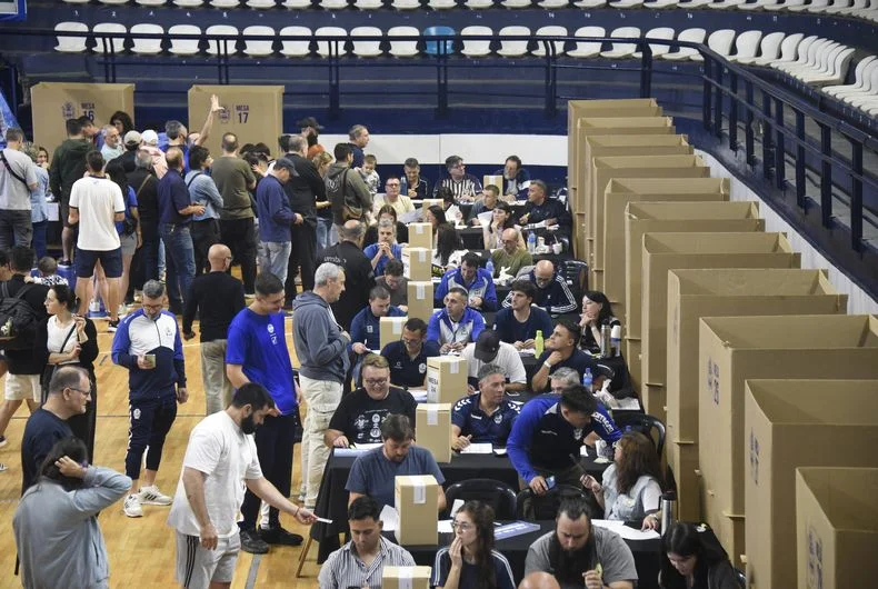 Enojo en Gimnasia por demoras en el inicio de las elecciones