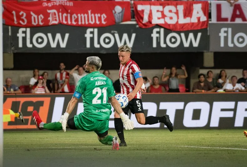 Ascacibar, el autor del primer gol en la victoria de Estudiantes