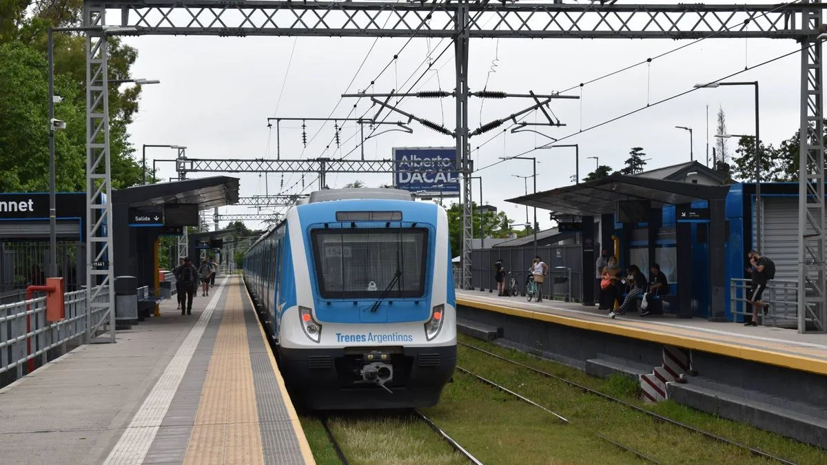 El Tren Roca funciona con demoras por el choque a un motociclista