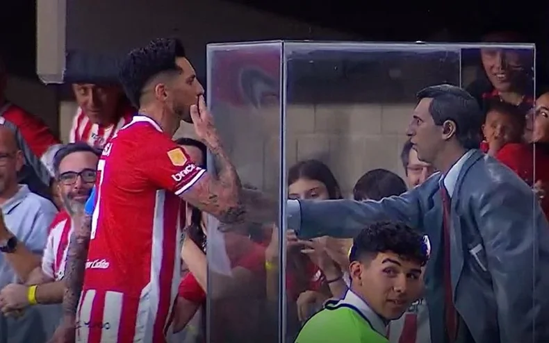 Beso a Bilardo, el recuerdo del festejo de Sosa dedicado al Narig&oacute;n&nbsp;