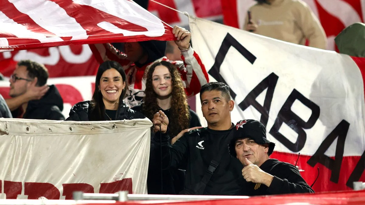 Hinchas de Estudiantes varados en la frontera por el cierre del Paso Cristo Redentor