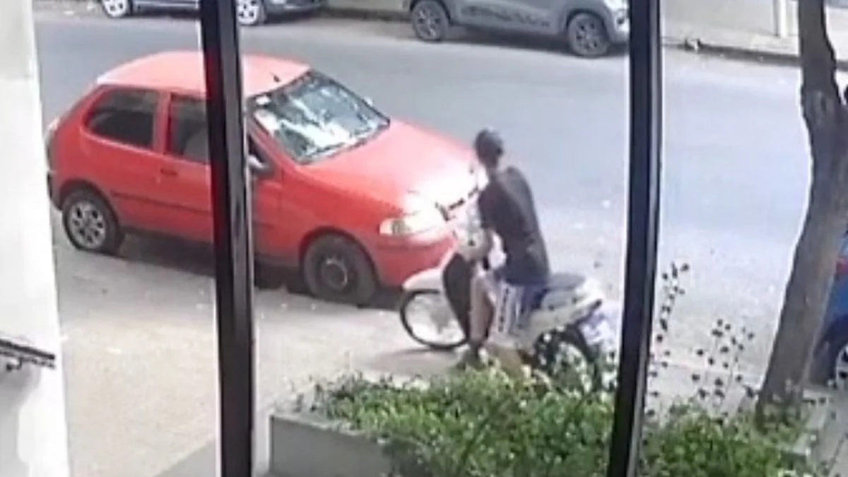 Se compró una moto y se la robaron en el centro de La Plata