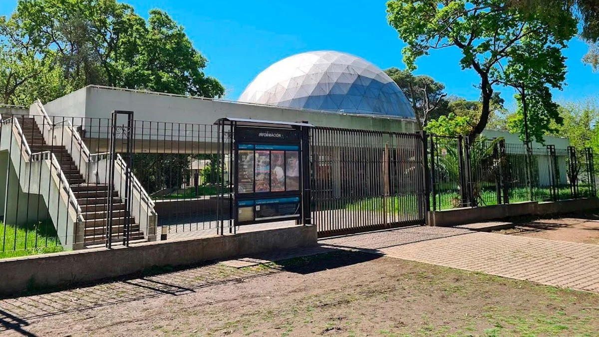 El Planetario UNLP se prepara para una noche de observación astronómica
