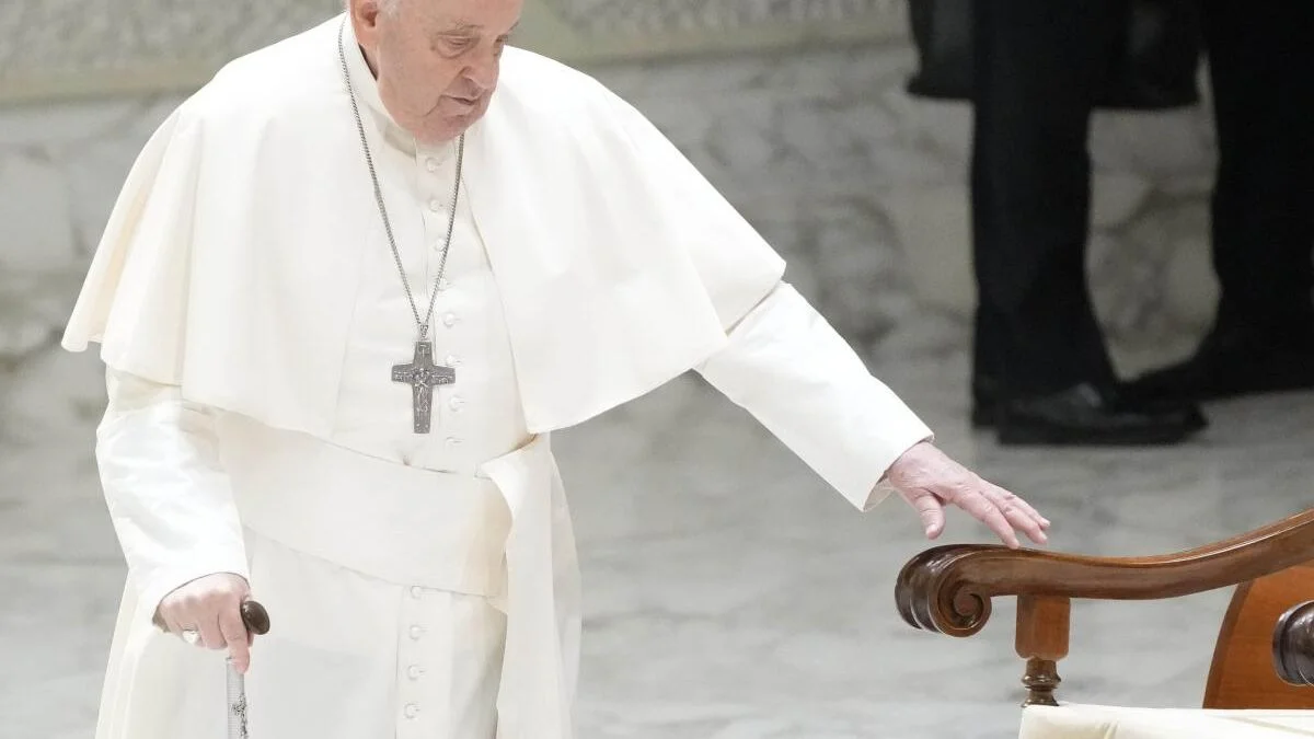 El papa Francisco sufre una infección polimicrobiana y su "cuadro clínico es complejo"