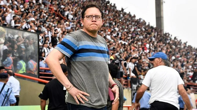 Pablo Martel cruzó a los hinchas de Estudiantes en X