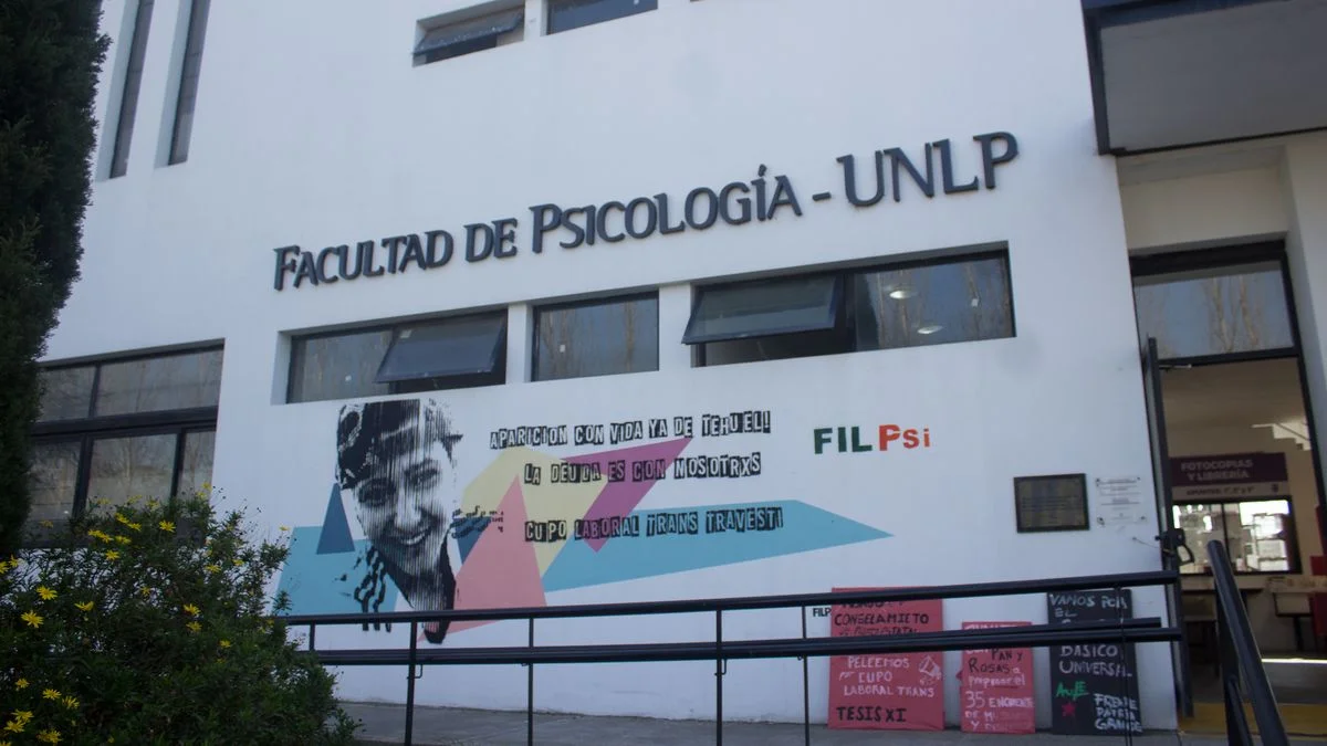 Dolor en la Facultad de Psicología de la UNLP por la muerte de una estudiante