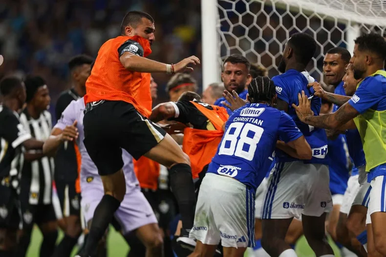 Eduardo Dom&iacute;nguez perdi&oacute; la final del campeonato Mineiro en Brasil y todo fue esc&aacute;ndalo
