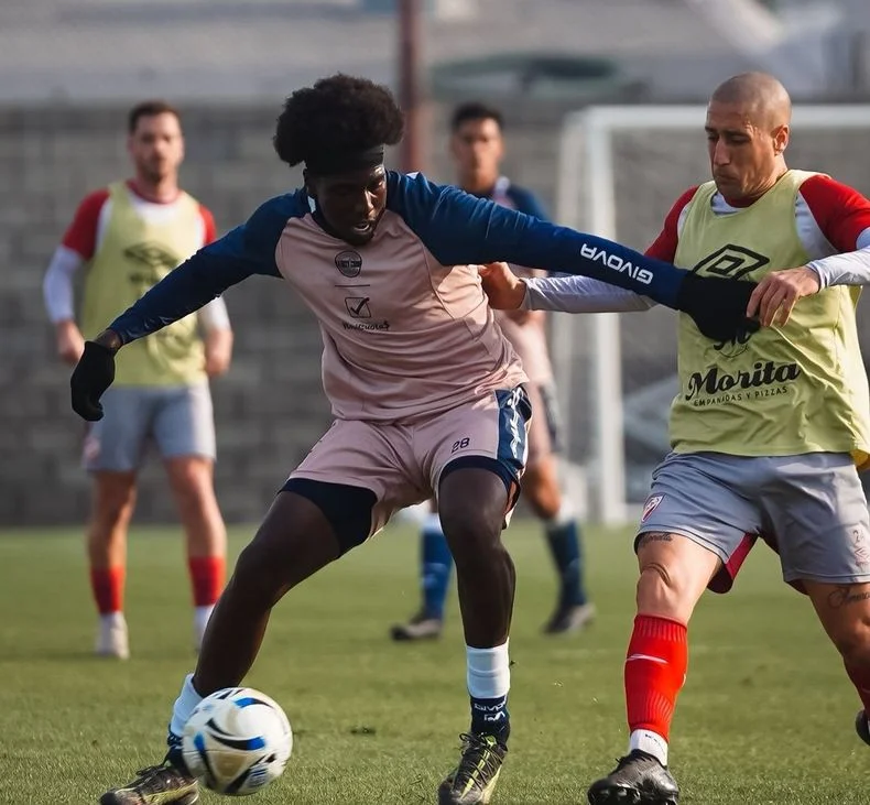 Jan Hurtado, el 9 elegido de Orfila podr&iacute;a perderse el debut de Gimnasia