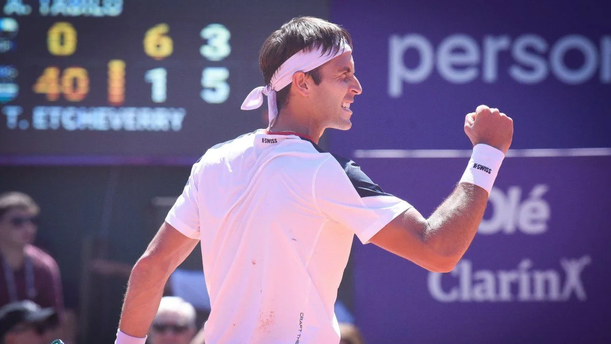 Tomás Etcheverry volvió a ganar y se metió en las semifinales