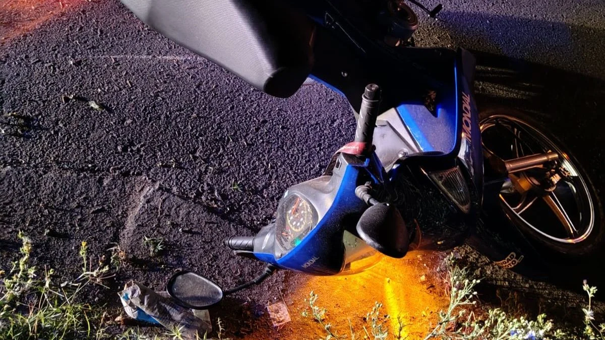 Se chocaron un poste en La Plata y están gravemente heridos