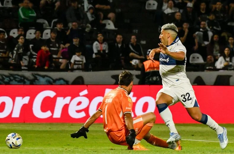 La gambeta de Marcelo Torres que deriv&oacute; en el 2-0 de Gimnasia