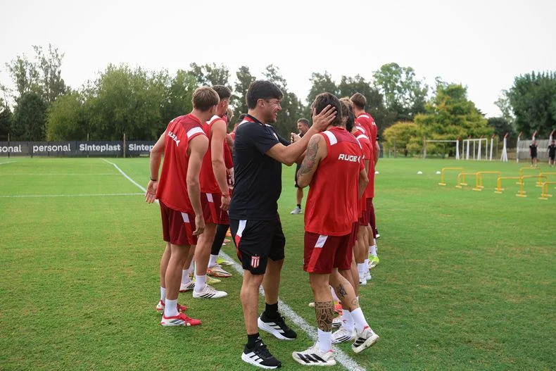 Alexander Medina definir&aacute; hoy su primer once como t&eacute;cnico de Estudiantes