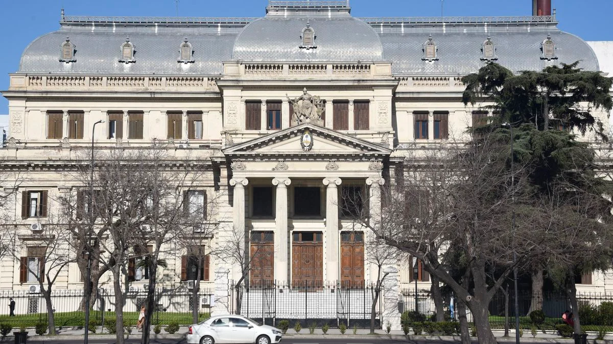 Empleados de la legislatura, detenidos por abuso sexual