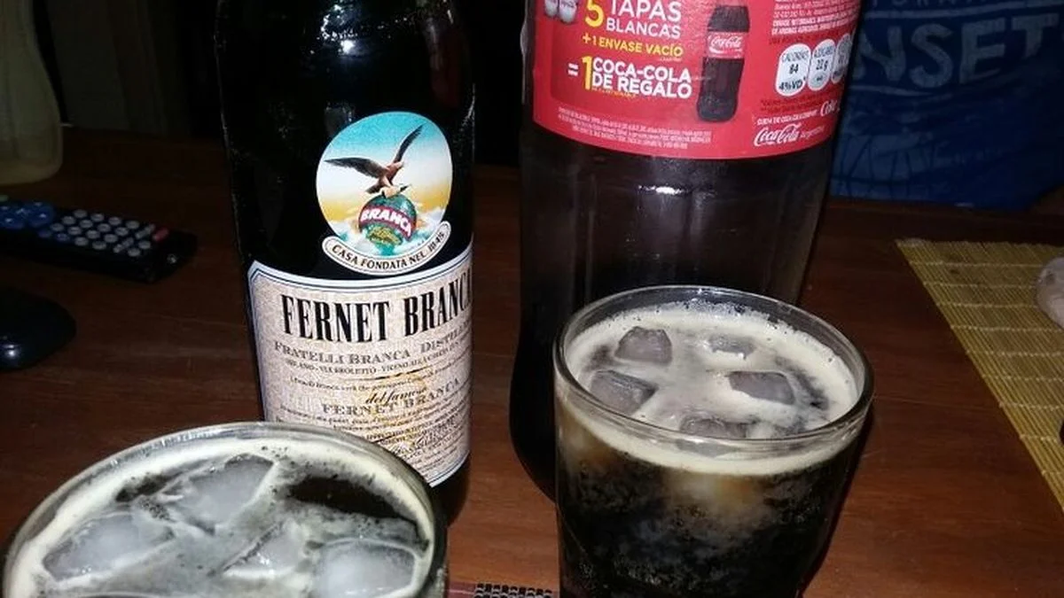 Otro ataque de una "Viuda negra" en La Plata: lo sedujo, le dio fernet y lo desvalijó