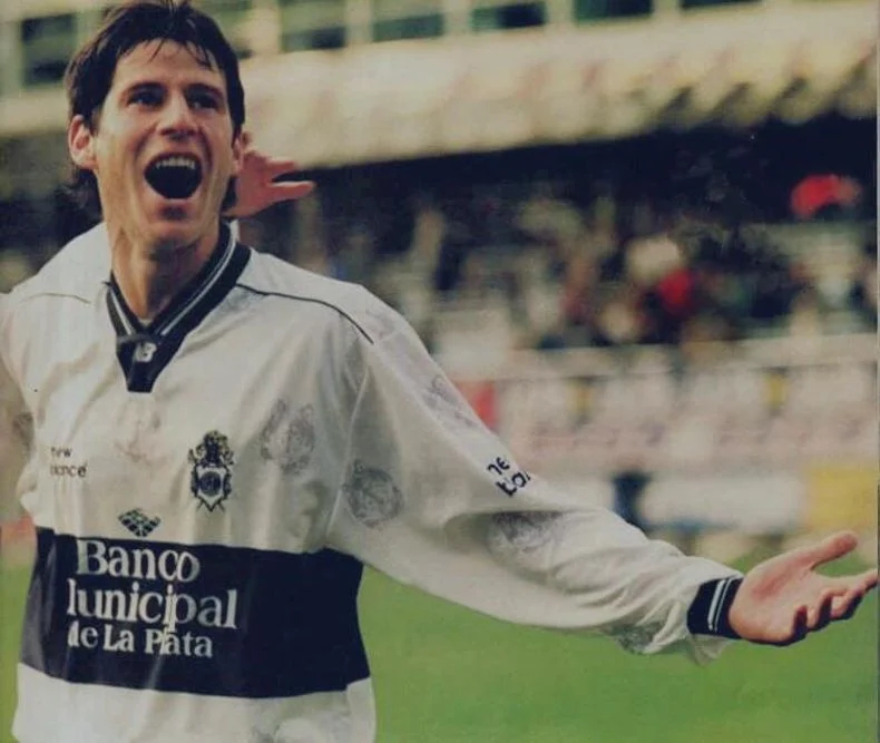 Ariel Pereyra durante su época de futbolista de Gimnasia