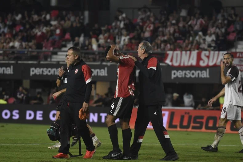 Estudiantes y todo el Estadio UNO temblaron por la molestia de Tomás Palacios. Pero todo fue un susto