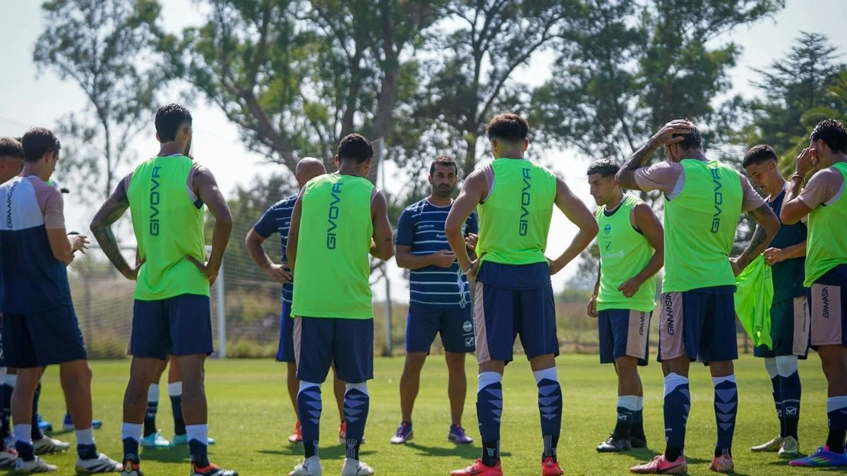 Gimnasia y algunos cambios por molestias en el amistoso de hoy