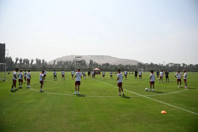 El plantel de Estudiantes se entrenó en Lima antes de viajar a Cusco