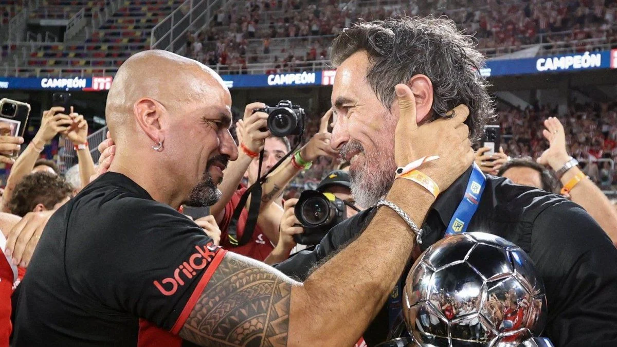 Eduardo Domínguez, al pedestal albirrojo. ¿Seguirá en el club?