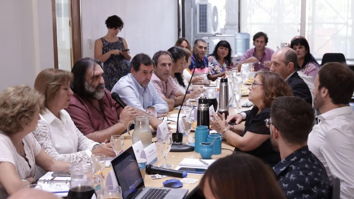 Comienzan las paritarias bonaerenses con docentes y estatales