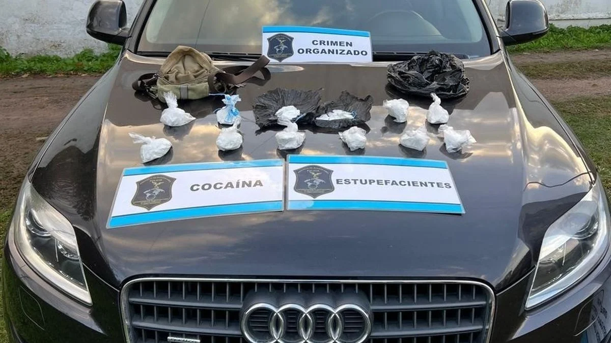 Cocaína, dinero y autos de lujo: desbaratan dos bandas narco que operaban en La Plata