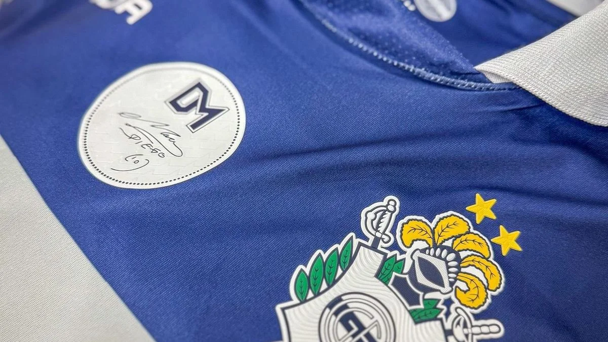 Se confirmaron los uniformes para el Clásico Platense: ¿qué pasa con las cábalas?