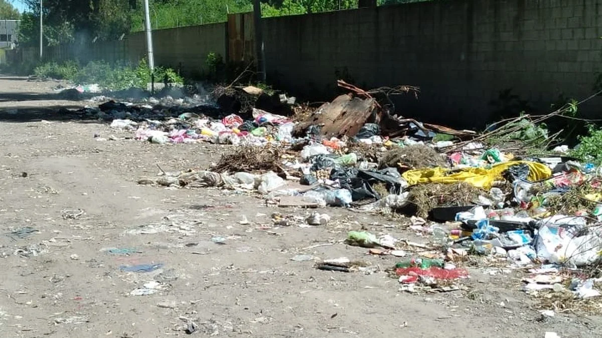 Vecinos de Olmos denuncian un basural sin control y exigen respuestas