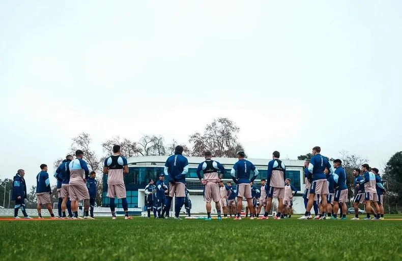 Alejandro Orfila planifica lo que ser&aacute; el debut de Gimnasia en el Torneo Clausura