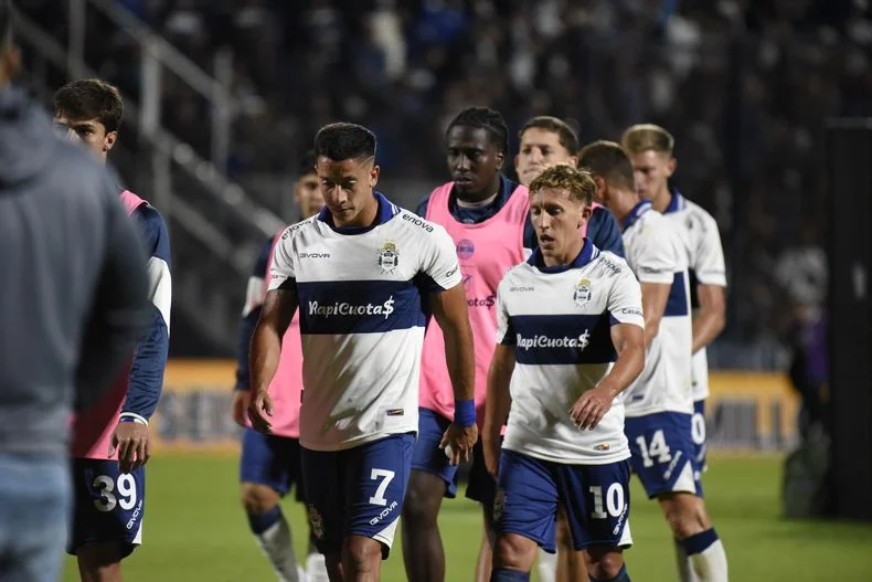 Preocupante derrota de Gimnasia en el Estadio Juan Carmelo Zerillo