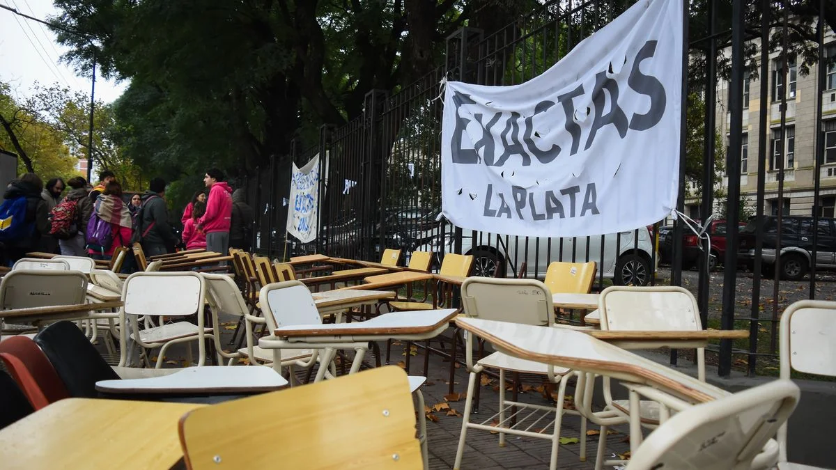 Clases públicas en la UNLP en la antesala al paro de 24 horas