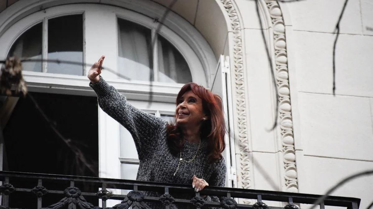 Cristina le habló nuevamente al peronismo y criticó la "dependencia" del Gobierno