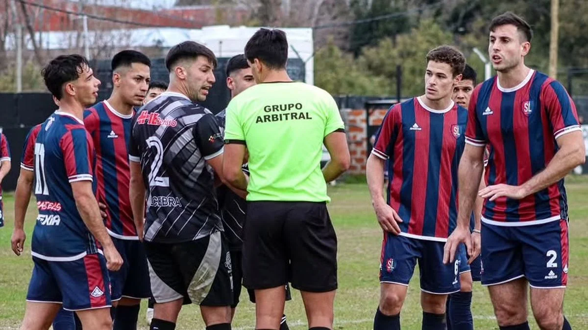 Insólito fallo arbitral en Berisso: un reloj perdido y un penal anulado