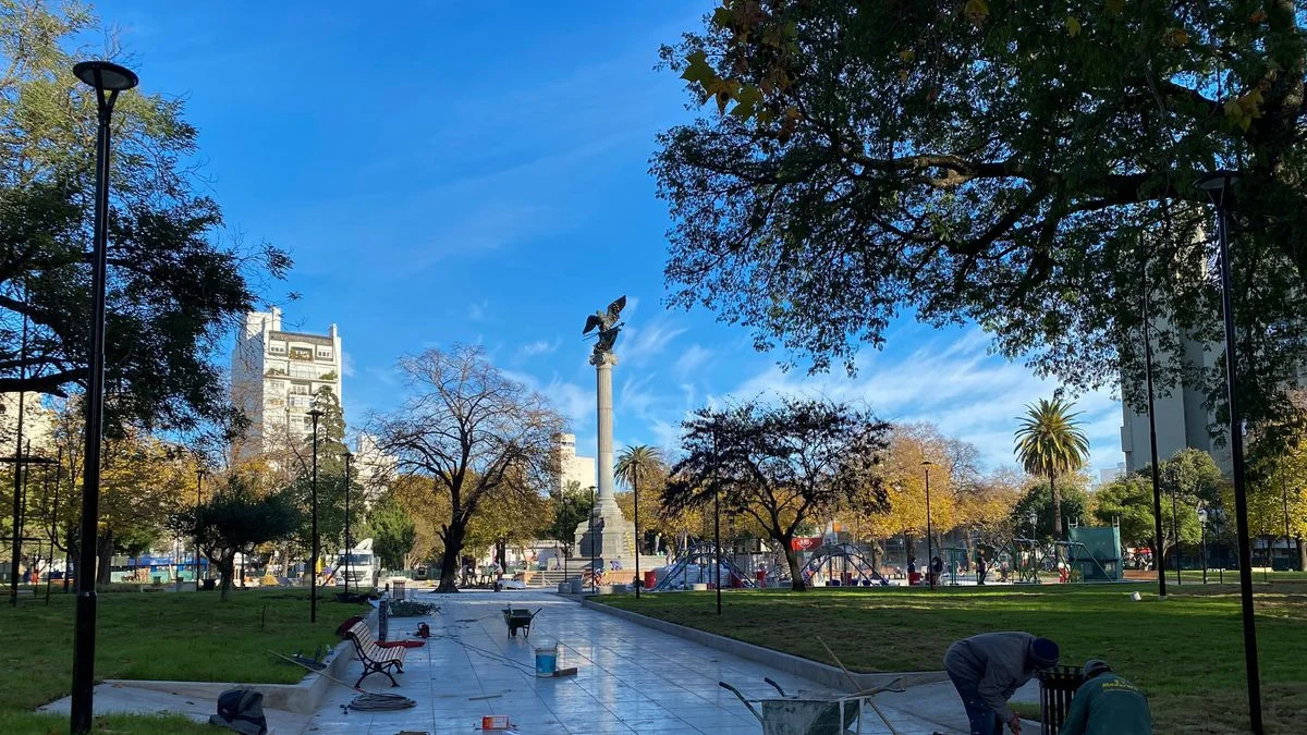 Celebran la reapertura de Plaza Italia a pura música y baile