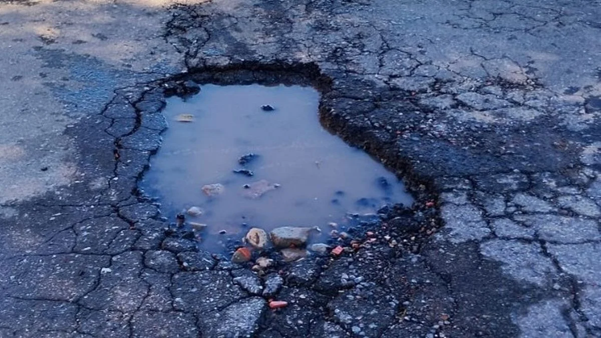 Barrio Aeropuerto: vecinos de La Plata exigen la reparación urgente de la calle 610