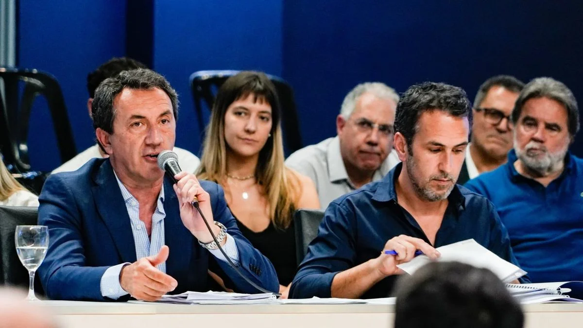 La FIFA inhibió a Gimnasia por tres mercados de pases