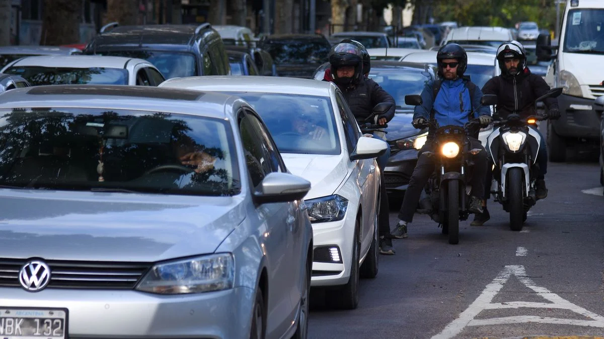 La Provincia evalúa restringir el traslado de dos personas en moto