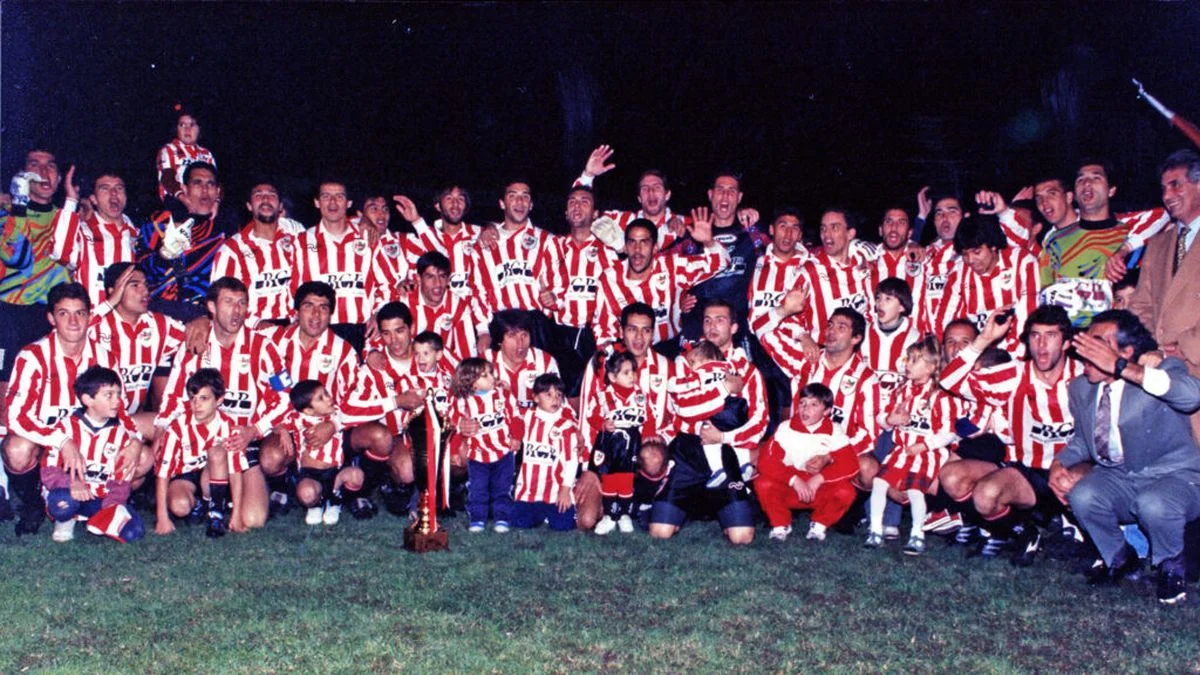Estudiantes cumple 30 años de la vuelta a Primera