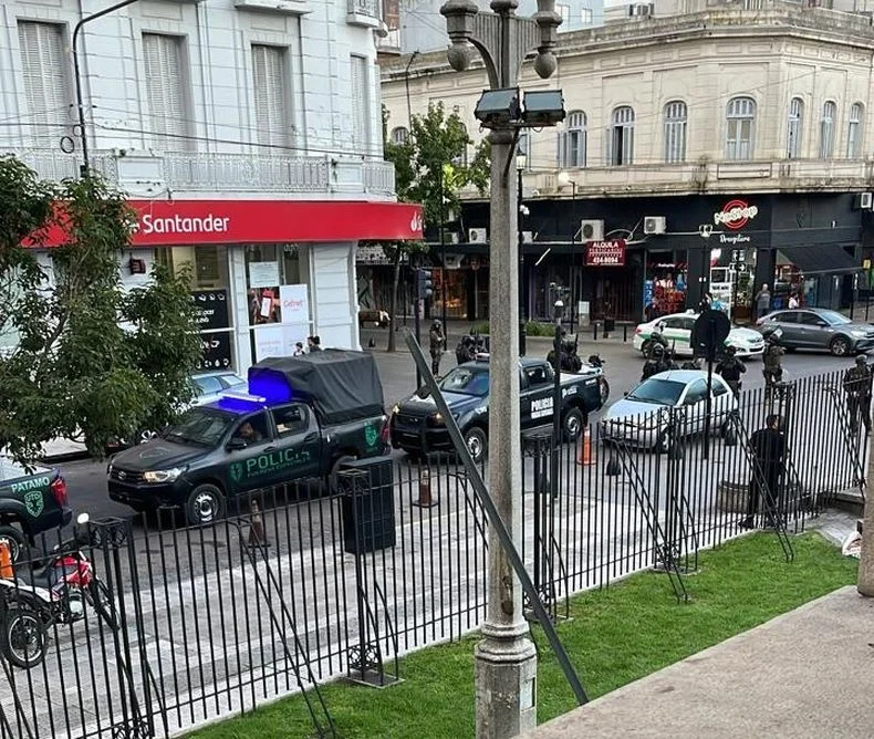El centro de La Plata amaneci&oacute; lleno de polic&iacute;as por la indagatoria de Iv&aacute;n Tobar