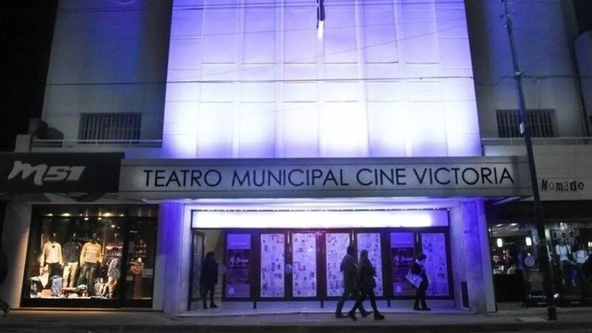Se cayó parte del techo del Cine Victoria de Berisso