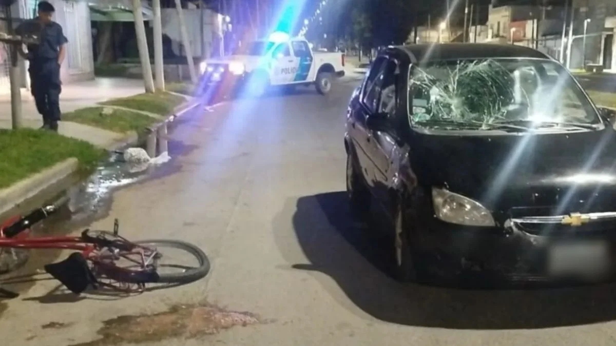 Ciclista lucha por su vida tras ser atropellada en Melchor Romero