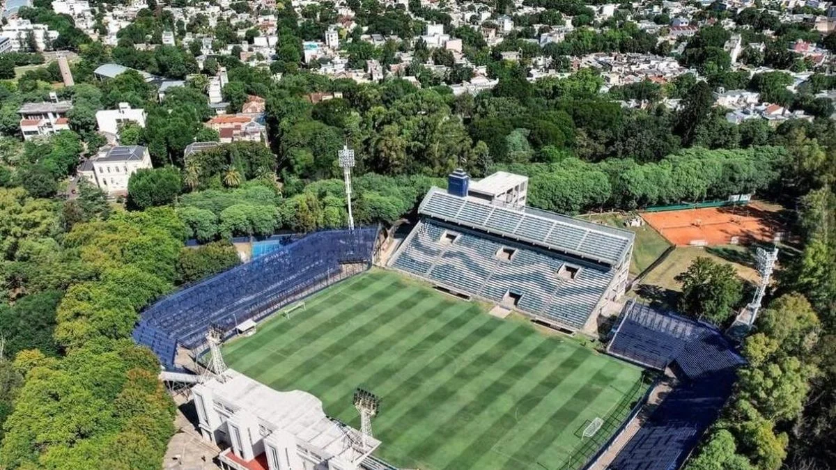Gimnasia y la fachada renovada del Bosque previo al clásico