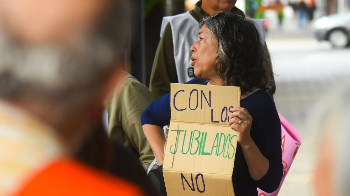 Los argumentos del Gobierno para vetar el aumento jubilatorio y la emergencia en discapacidad