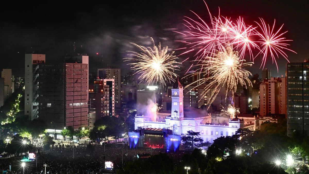 Más de 100 mil personas colmaron Plaza Moreno para festejar los 143 años de La Plata