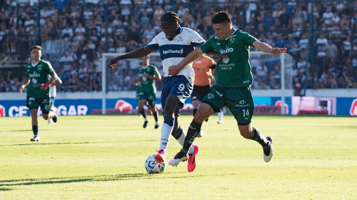 Gimnasia volvió a ser impreciso y empató en el Bosque