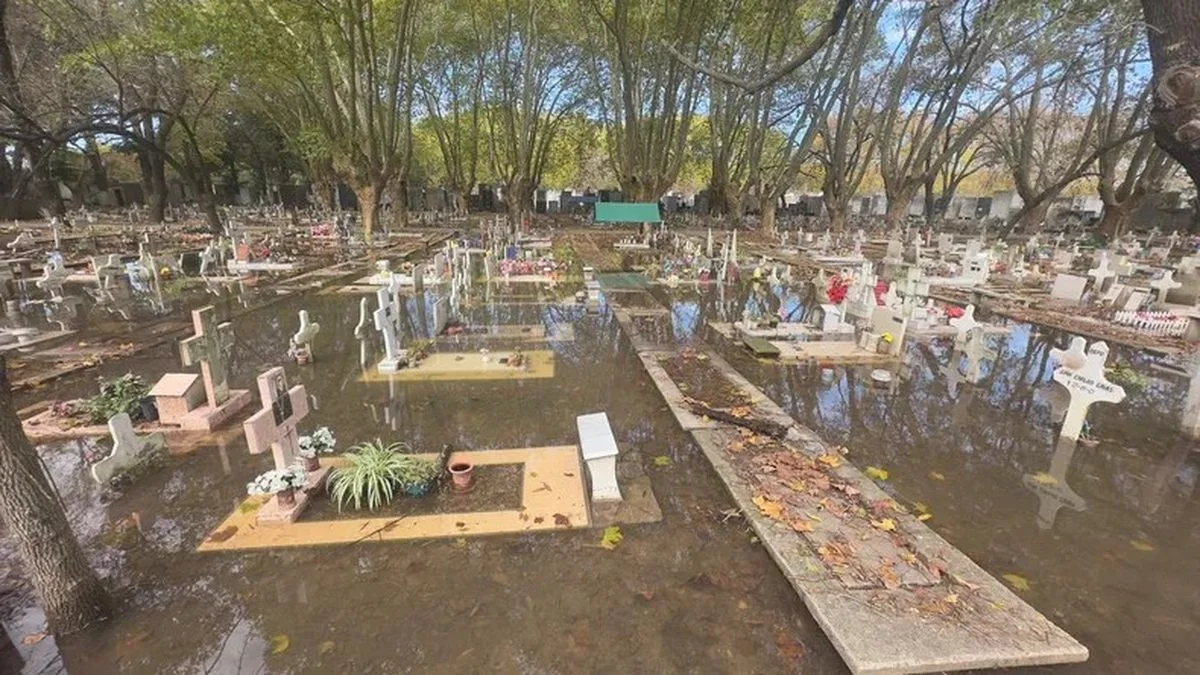 Cementerio en ruinas: otro frente de conflicto para la gestión de Alak