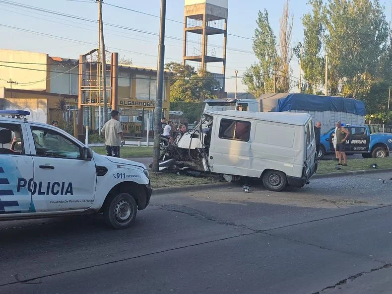 Impactantes imágenes del accidente vial que sacudió a La Plata