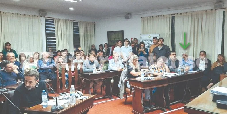 Guillermo Marseillan junto a concejales del bloque oficialista