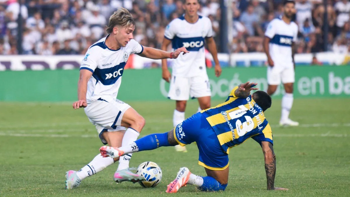 Gimnasia mereció más pero se equivocó y perdió en el Bosque