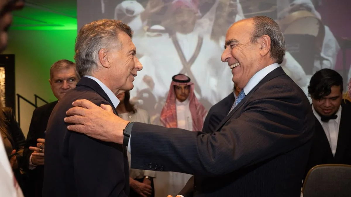 Mauricio Macri volvió a mostrarse cerca del Gobierno