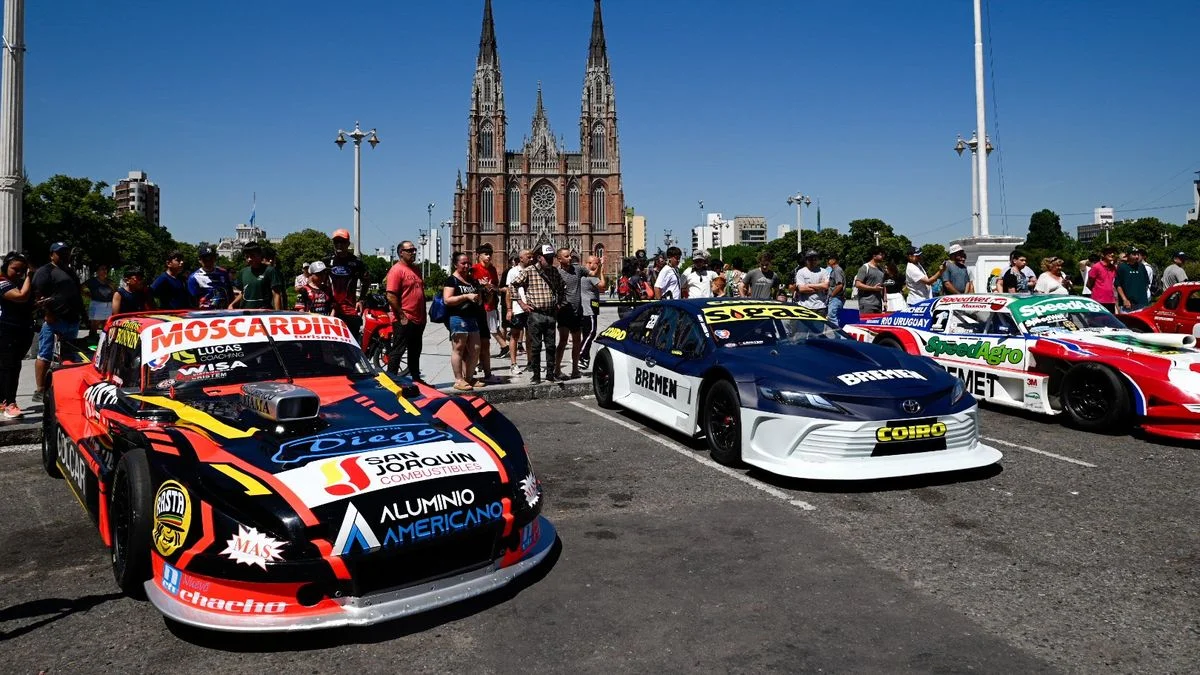 El TC realizó un desfile de autos en La Plata